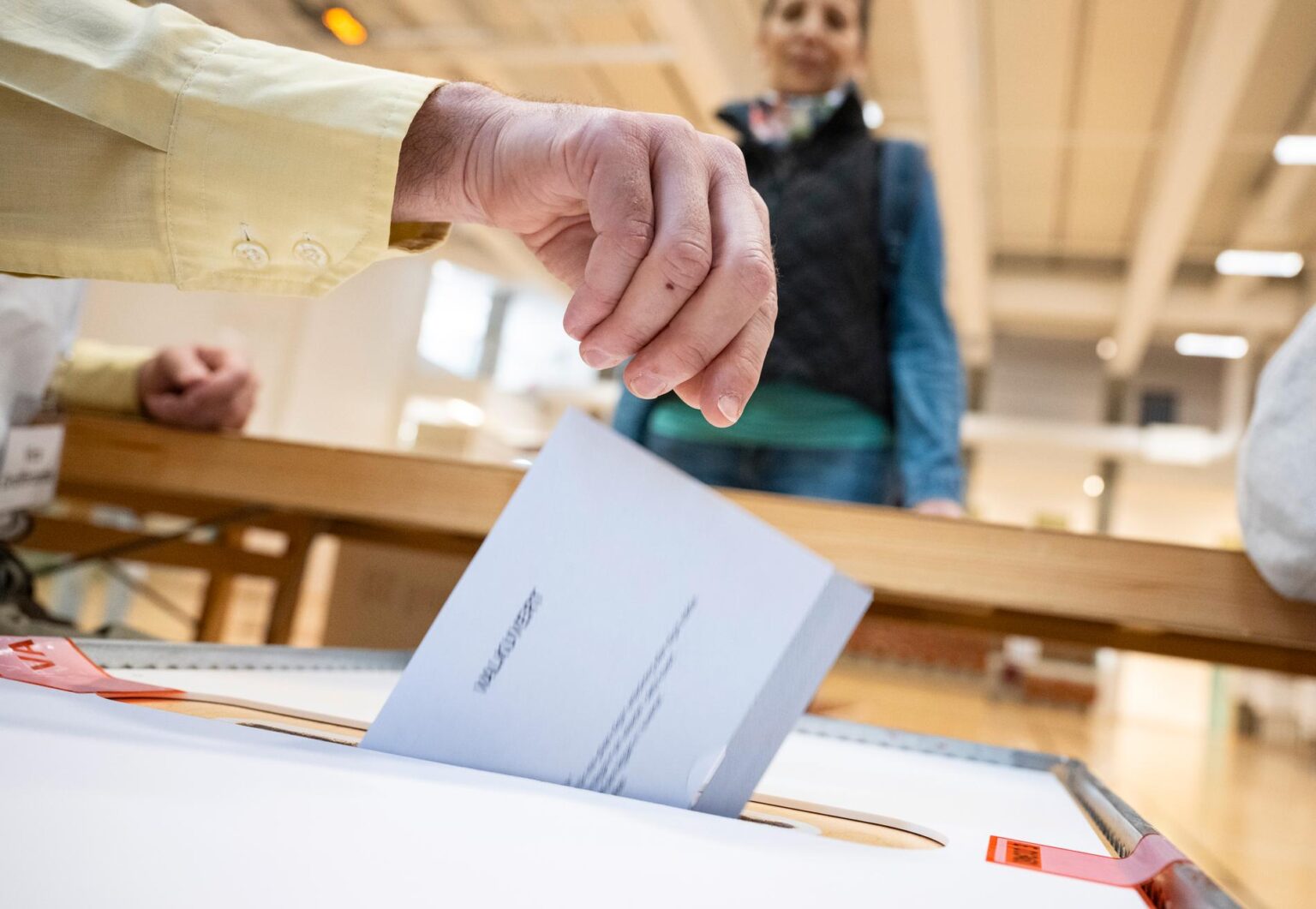 Schweden sticht hervor – die Wähler glauben an die Demokratie