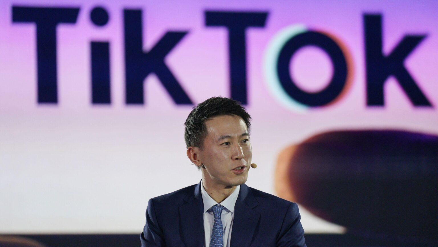 TikTok ist mit Unsinn überschwemmt und testet eine Funktion, mit der Benutzer auf Wunsch „weniger“ KI-generierte Inhalte in ihren Feeds sehen können