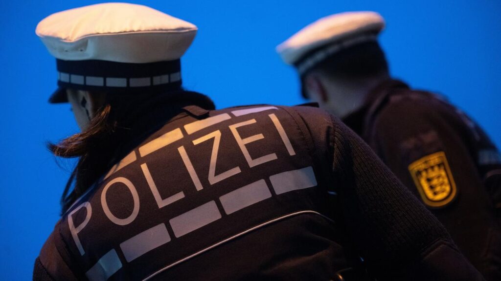 Baden-Württemberg: Mannheimer Polizist soll Mann fünf Marihuana-Päckchen untergeschoben haben