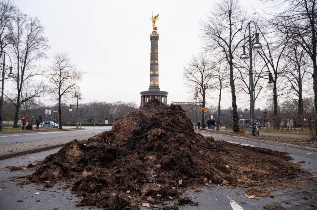 In einem internationalen Kooperationsprojekt hat die taz in den vergangenen drei Jahren zu Desinformations­kampagnen recherchiert. Auch Jour­na­lis­t*in­nen der taz sind betroffen. Ein Lagebericht.