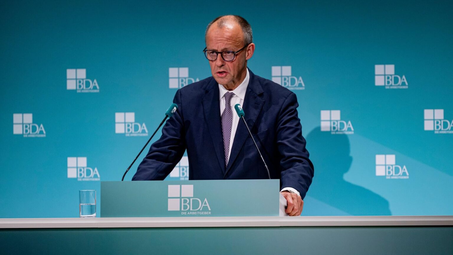 Arbeitgebertag - Merz fordert stärkere Beteiligung von Arbeitnehmern an Wohlstandsgewinnen