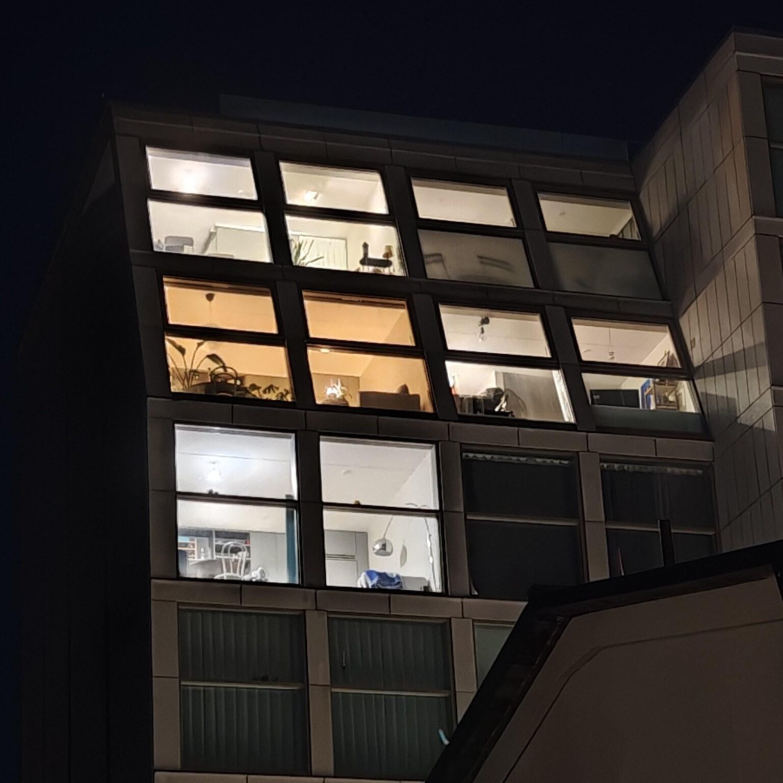 Gelbes oder blaues Licht bei schwedischen Redakteuren zu Hause?
