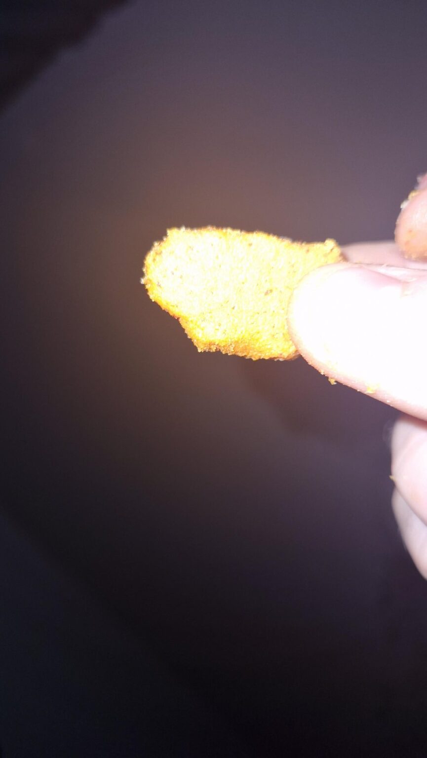 Ich habe einen ganzen Klumpen Gewürz in meiner Tüte Käsebällchen Ich habe einen ganzen Klumpen Gewürz in meiner Tüte Käsebällchen