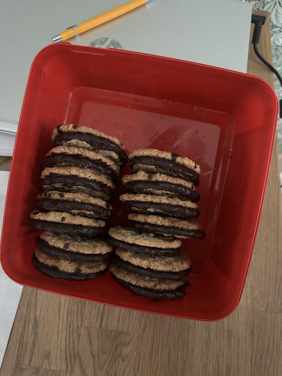 Seit wann sind die Keksdosen so schlecht gefĂŒllt? :( Seit wann sind die Keksdosen so schlecht gefĂŒllt? :(