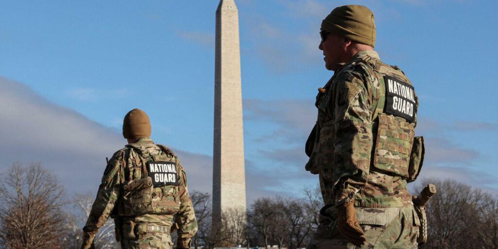 Trump nimmt einen hochdekorierten Kampfveteranen ins Visier, weil er die Truppen daran erinnert, dass illegale Befehle abgelehnt werden können