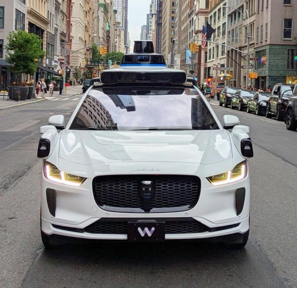 Das in Waymo entbundene Baby setzt die stolze Tradition fort, es nicht ins Krankenhaus zu schaffen