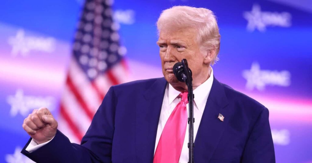 Trump sagt, er habe 18 Billionen Dollar aus dem Ausland und durch Zölle eingebracht. „Ist er wirklich dumm genug, das zu glauben?“