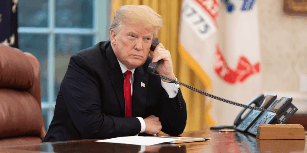 Der Trump-Administrator interveniert im Namen von MAGA YouTuber, der als russischer Propagandist geoutet wird