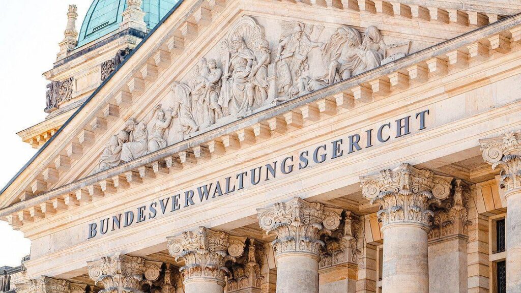 Beamte können bei Dienstreisen oft ein Tagegeld erhalten. Nicht aber bei geringer Entfernung – also bis zu zwei Kilometer nach Straßenentfernung, klärte nun das BVerwG. Die Luftlinie sei irrelevant. Beamte können bei Dienstreisen oft ein Tagegeld erhalten. Nicht aber bei geringer Entfernung – also bis zu zwei Kilometer nach Straßenentfernung, klärte nun das BVerwG. Die Luftlinie sei irrelevant.