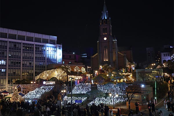 Kirchen veranstalten Gottesdienste zum Weihnachtstag