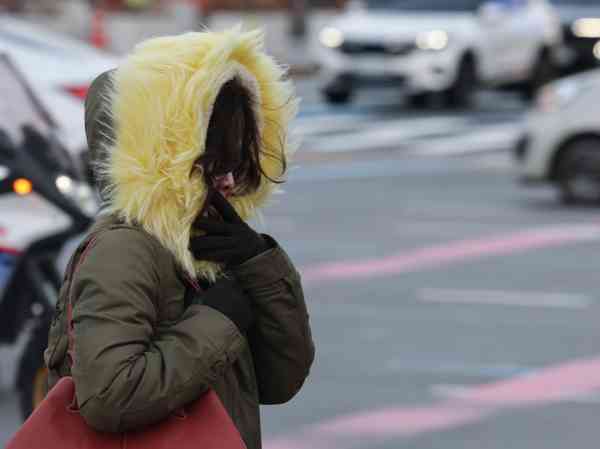 Bittere Kälte wird sich über Nacht verschärfen, da für Seoul am Donnerstag erster Schnee vorhergesagt wird