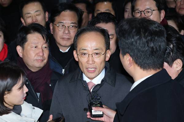 Der Prozess gegen den ehemaligen PPP-Vorsitzenden Choo Kyung-ho wegen angeblicher Rolle im Kriegsrecht beginnt
