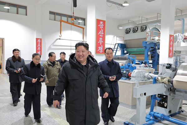 Nordkoreanischer Führer inspiziert regionale Fabriken vor der Eröffnung
