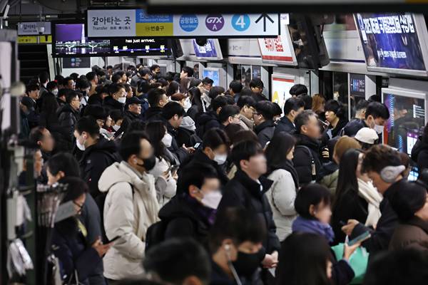 Gewerkschaftlich organisierte U-Bahn-Beschäftigte in Seoul verhandeln bis zum letzten Streiktermin am Freitag