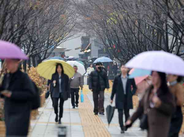 Bewölkter Himmel, leichte Niederschlagsvorhersage in zentralen Gebieten am Dienstag