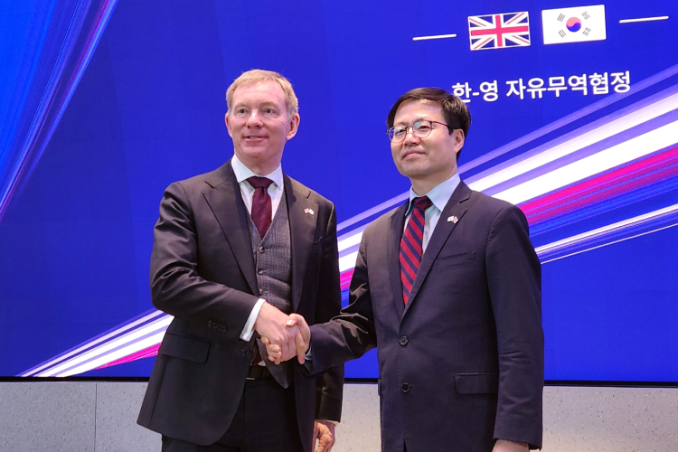 Südkorea und Großbritannien unterzeichnen verbessertes Freihandelsabkommen