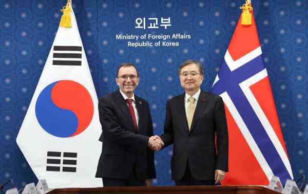 Die Außenminister Koreas und Norwegens diskutieren über Zusammenarbeit