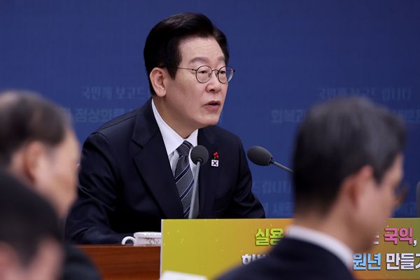 Lee fordert, die innerkoreanischen Feindseligkeiten zu lindern und das Vertrauen angesichts angeblicher interner Unstimmigkeiten in der Politik wiederherzustellen