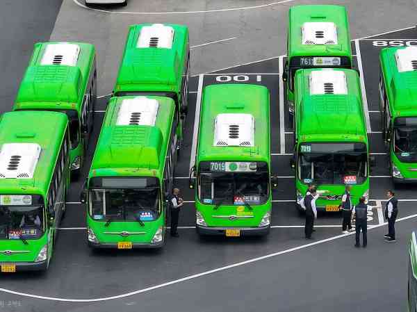 Die Busgewerkschaft der Stadt Seoul kündigt wegen Lohnstreits einen Vollstreik am 13. Januar an