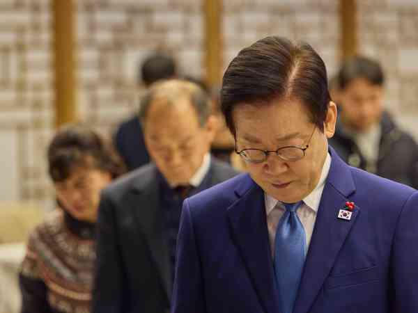 Präs. Lee würdigt Mitarbeiter des öffentlichen Dienstes, die ihr Leben für Nation und Gemeinschaft geopfert haben