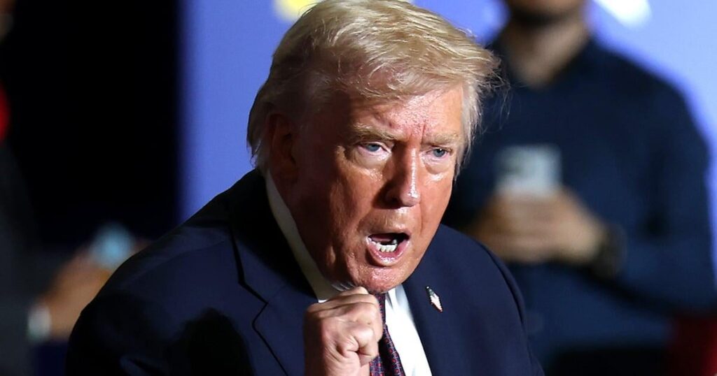 Der 79-jährige Trump liefert in „Yuletide Meltdown“ eine verrückte Bedrohung für Fernsehsender
