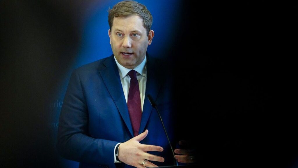 Deutschland: Lars Klingbeil bereitet Bürger auf Sparkurs vor