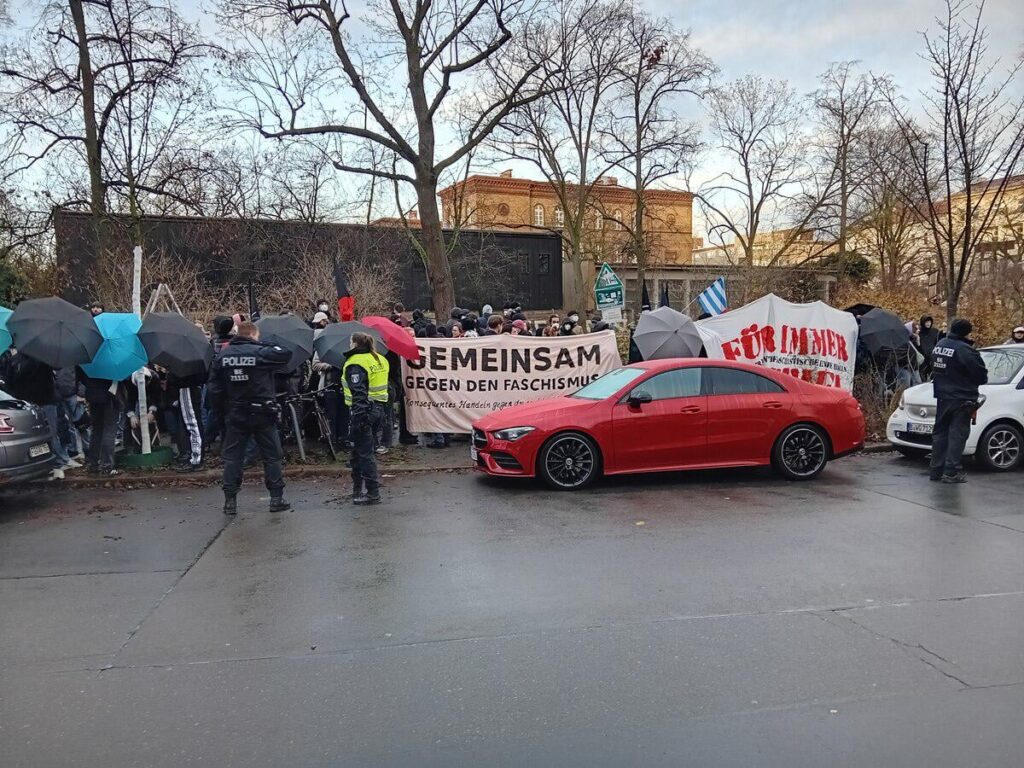 Prozess gegen Antifaschisten in Berlin: Es war der Neonazi, der zustach