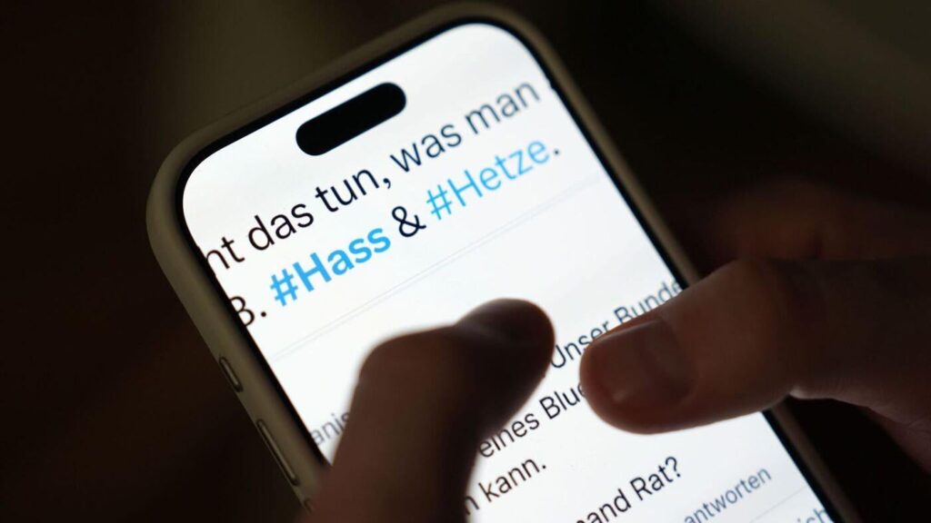 Bayern für Klarnamenpflicht im Internet: „Frei sprechen ja – unsichtbar hetzen nein“