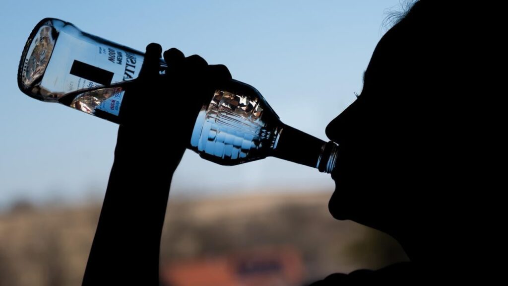 Alkoholvergiftungen von Jugendlichen: DAK-Analyse zeigt Tiefstand