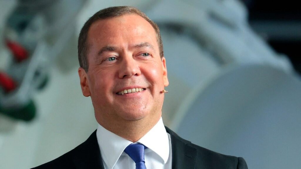 Medwedew: Selenskyj wird „für den Rest seines wertlosen Lebens untergetaucht bleiben“