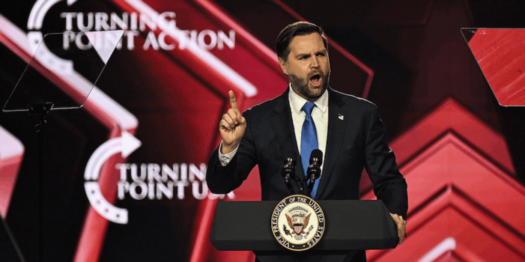 „Ganz laut“: JD Vance wird wegen „offen rassistischer“ Äußerungen als „Klansman“ denunziert