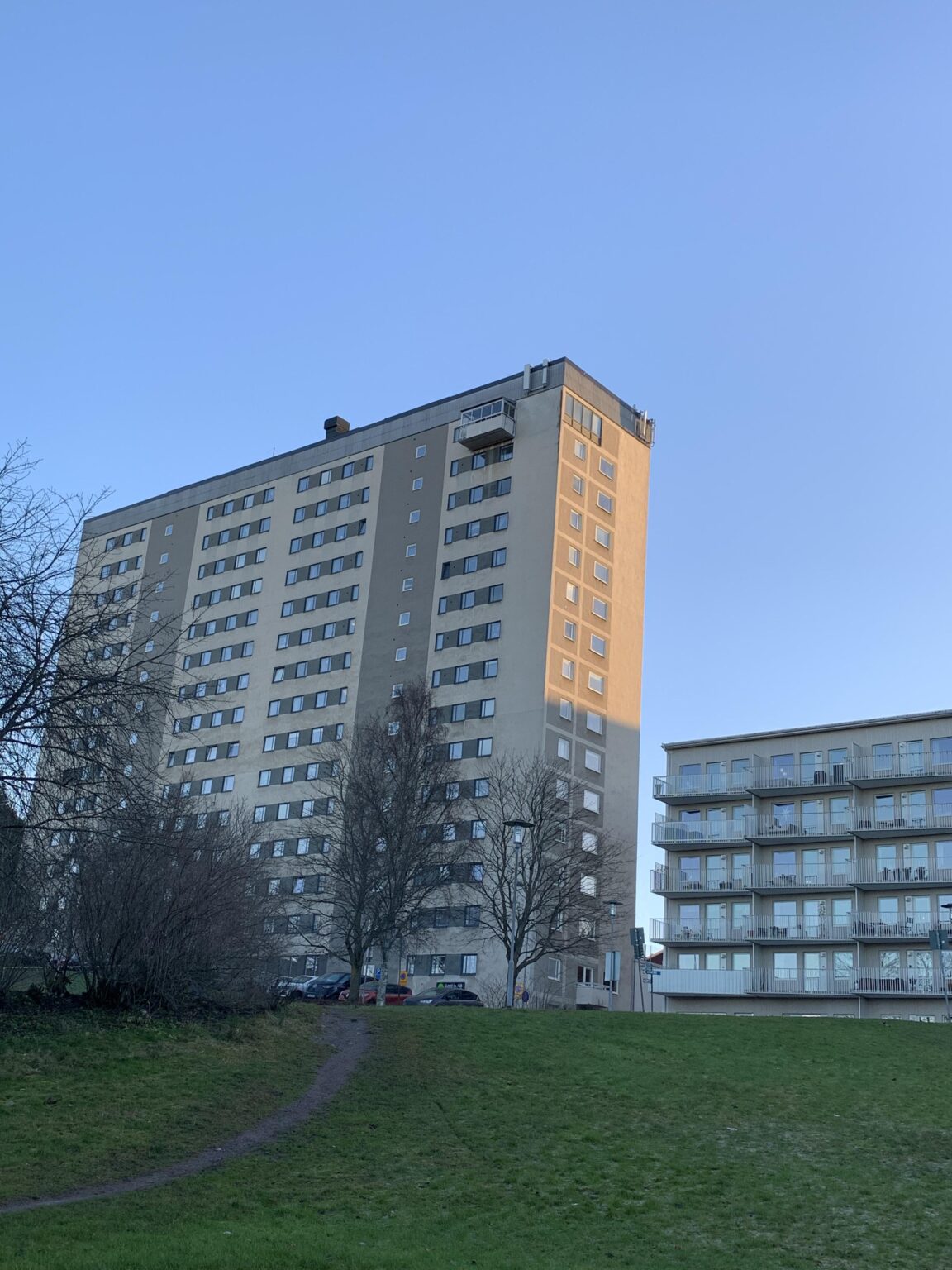 Was hat es mit einem einzelnen Balkon auf sich? (Sundbyberg)