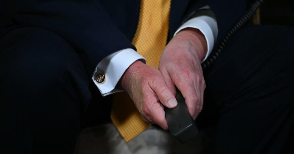 Trumps mysteriöser blauer Fleck breitet sich auf seine andere Hand aus | Wie wird das Weiße Haus das erklären?