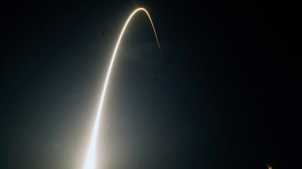 Westliche Geheimdienste vermuten, dass Russland eine neue Waffe entwickelt, um Musks Starlink-Satelliten anzugreifen