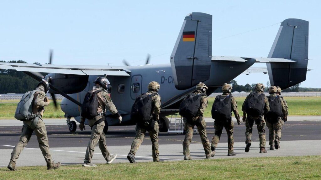 Sexuelle Übergriffe, Hitlergrüße, Nazi-Party: Bundeswehr entlässt Soldaten nach mutmaßlich schweren Vorfällen bei den Fallschirmjägern Sexuelle Übergriffe, Hitlergrüße, Nazi-Party: Bundeswehr entlässt Soldaten nach mutmaßlich schweren Vorfällen bei den Fallschirmjägern