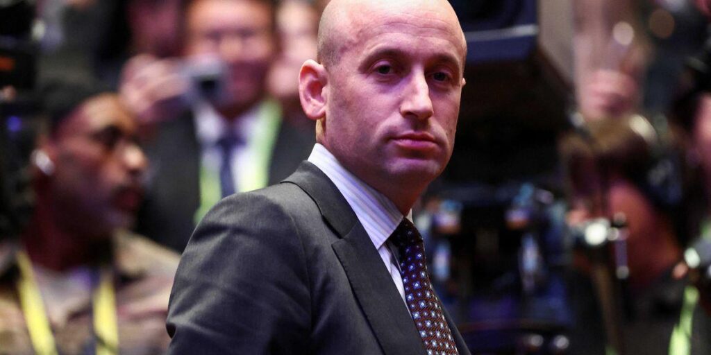 „Sie lehnten es ab, ihn aufzunehmen“: Das Weiße Haus ist wütend, als CNN das Interview mit Stephen Miller ablehnt
