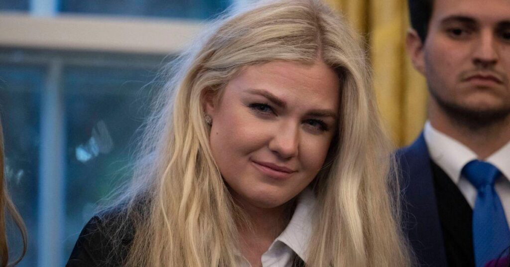 Erika Kirks „unangemessener“ schwarzer Spitzen-Hosenanzug für öffentliche Auftritte löst Online-Wut aus: „Das Ganze ist seltsam“