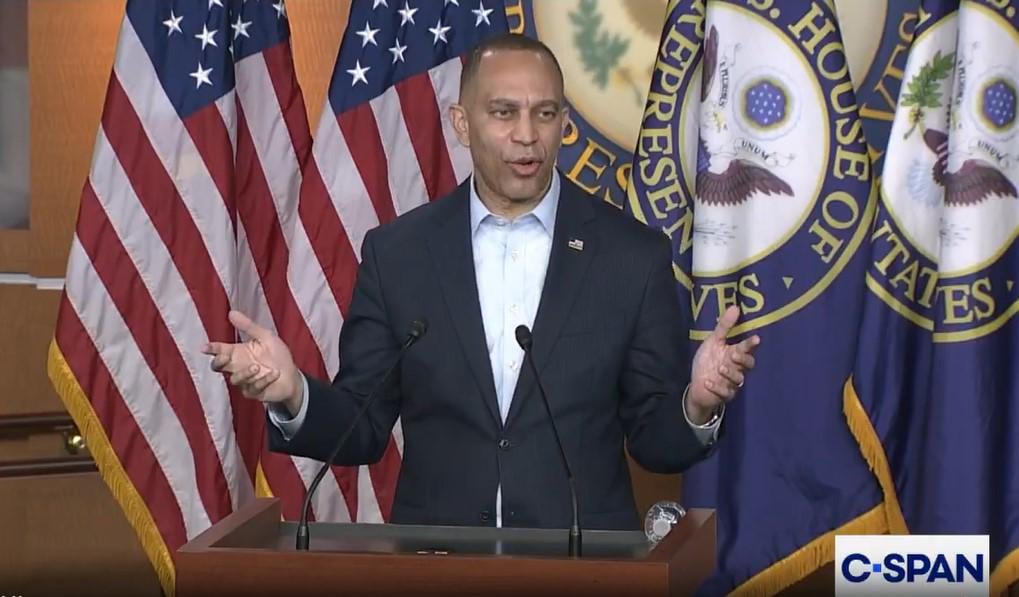 Jeffries bezeichnet die Trump-Administration als „Titanic“: „Das Schiff sinkt, es ist vorbei“