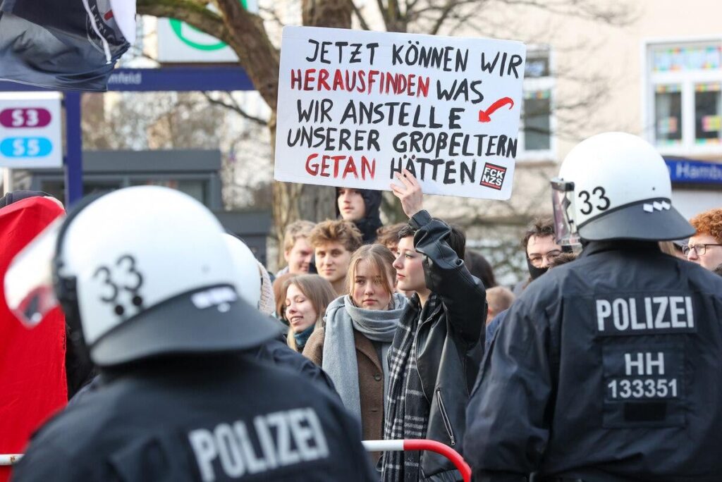 Co-Autorin der Mitte-Studie über die AfD: „Wir sollten aufhören, die Diskurse der AfD aufzugreifen“ (Interview mit Beate Küpper)