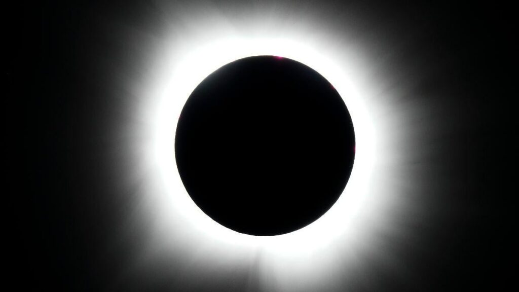 Seltenes Spektakel: totale Sonnenfinsternis über Europa