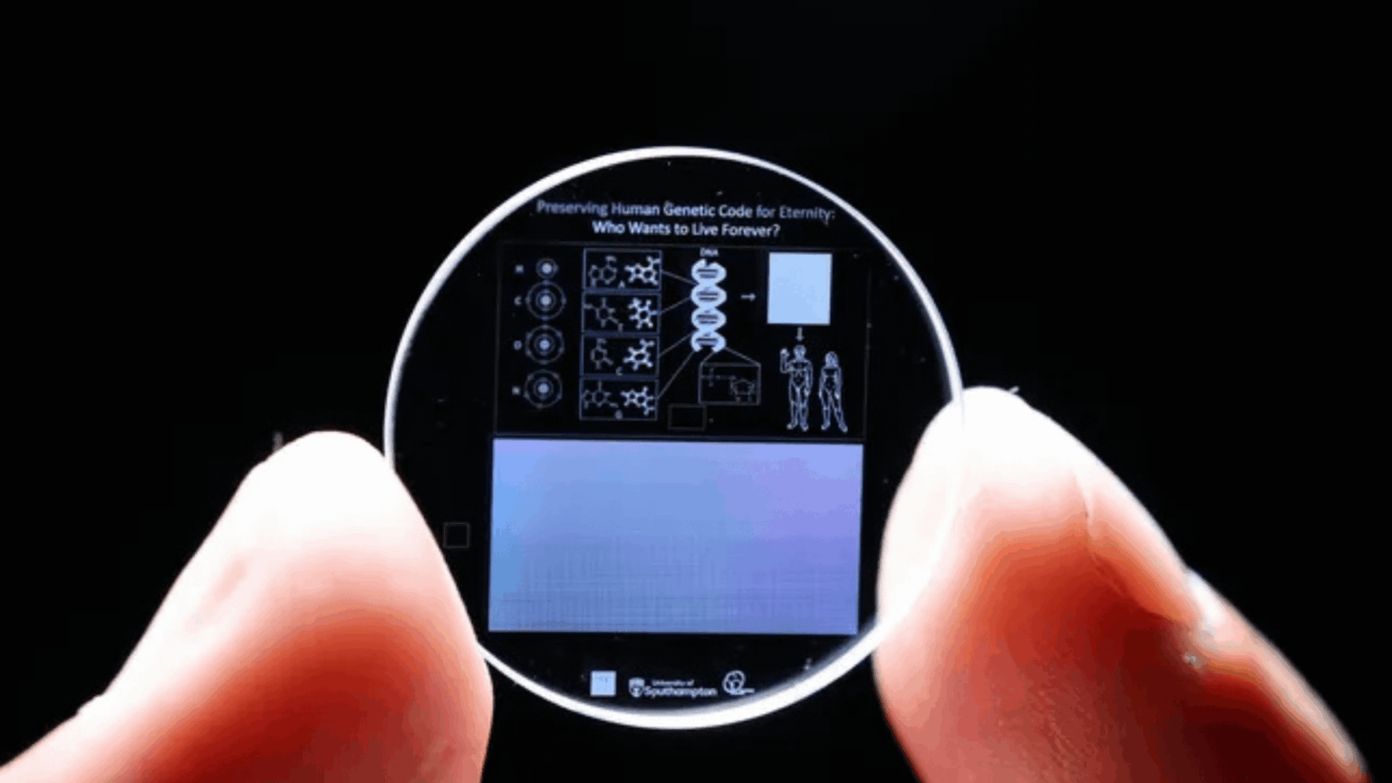 5D-Glasspeicher-„Speicherkristalle“ versprechen eine Datenspeicherstabilität von bis zu 13,8 Milliarden Jahren, was auch dem Alter des Universums entspricht – packen 360 Terabyte mit einem Femtosekundenlaser in eine 5-Zoll-Glasscheibe 5D-Glasspeicher-„Speicherkristalle“ versprechen eine Datenspeicherstabilität von bis zu 13,8 Milliarden Jahren, was auch dem Alter des Universums entspricht – packen 360 Terabyte mit einem Femtosekundenlaser in eine 5-Zoll-Glasscheibe