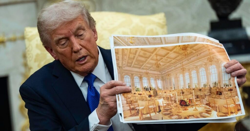Trump-Ballsaal durch rechtlichen Schritt in Gefahr geraten | Dem Präsidenten droht nun die erste große Klage, mit der versucht wird, den Bau des umstrittenen Ballsaals zu stoppen. Trump-Ballsaal durch rechtlichen Schritt in Gefahr geraten | Dem Präsidenten droht nun die erste große Klage, mit der versucht wird, den Bau des umstrittenen Ballsaals zu stoppen.