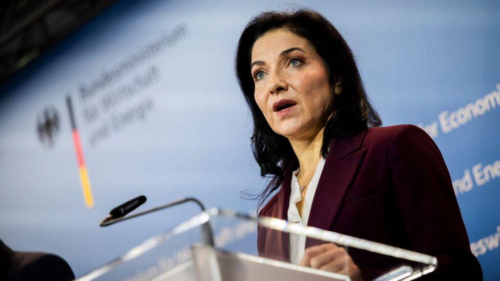 Grüne wollen Katherina Reiche notfalls vor Ausschuss zitieren – Förderung von Firma mit Guttenberg-Beteiligung Grüne wollen Katherina Reiche notfalls vor Ausschuss zitieren - Förderung von Firma mit Guttenberg-Beteiligung