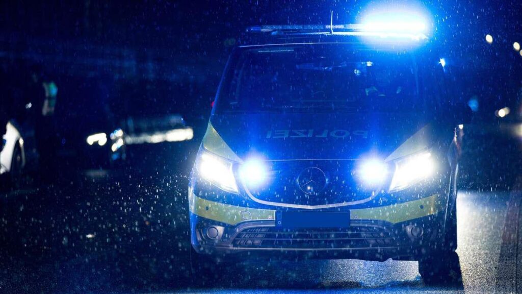 Absurder Autobahn-Vorfall: 19-Jähriger weiß nicht, wie man das Licht anmacht – „Führerschein sofort einziehen“
