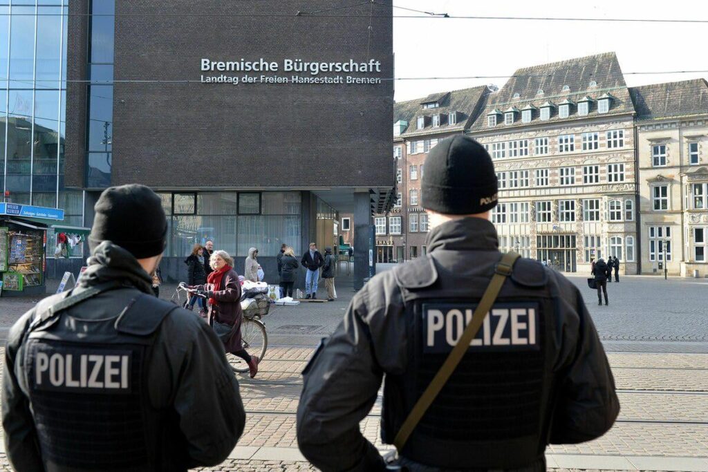 Polizist möchte Grüne und Linke mit Dachlatten verprügeln