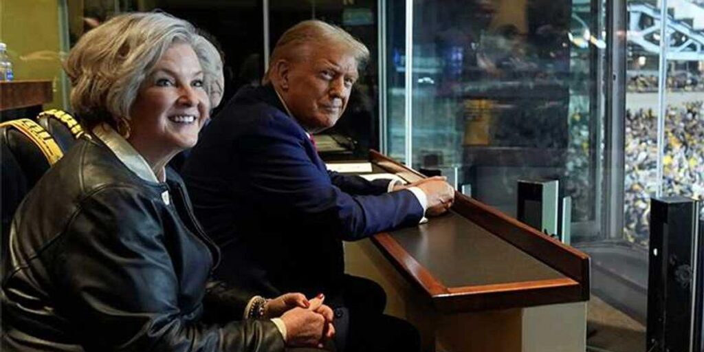 Senator möchte wissen, wie Trumps Stabschef Epstein-Dokumente gesehen hat | „Bitte seien Sie so freundlich, uns zu erklären, wann, wo und unter welcher Autorität Sie Zugang zu diesem Material erhalten haben, wie unten verlangt“, schrieb er.