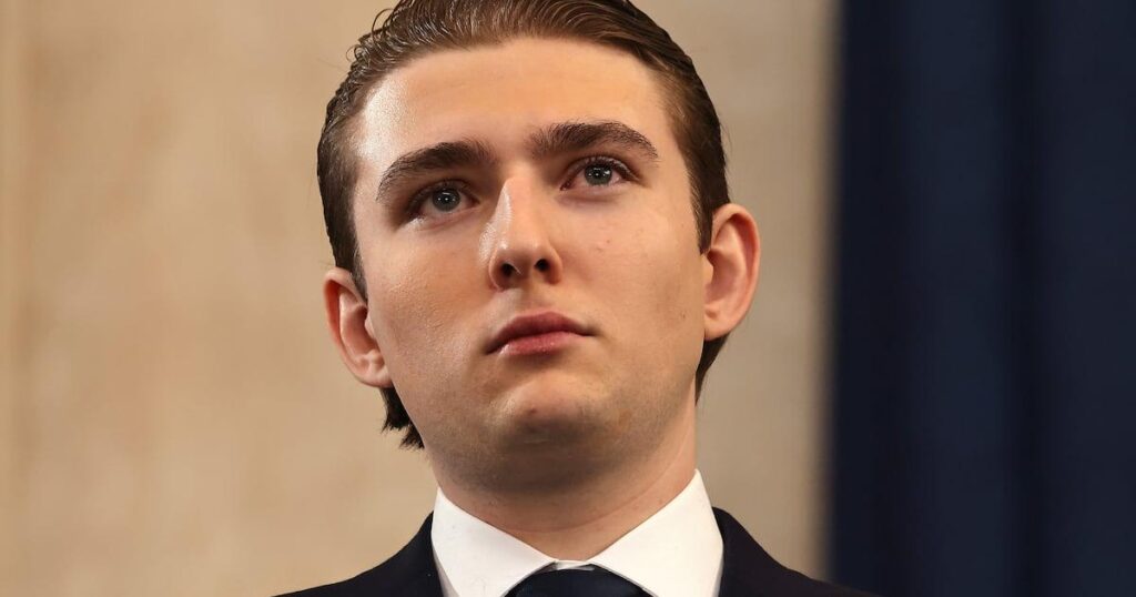 Barron Trump widmet sich insgeheim verdrehten Frauenhassern | Der jüngste Sohn des Präsidenten ist Fan eines äußerst problematischen Influencers.