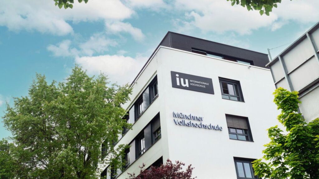 IU Internationale Hochschule: Warum Deutschlands größte Hochschule so polarisiert