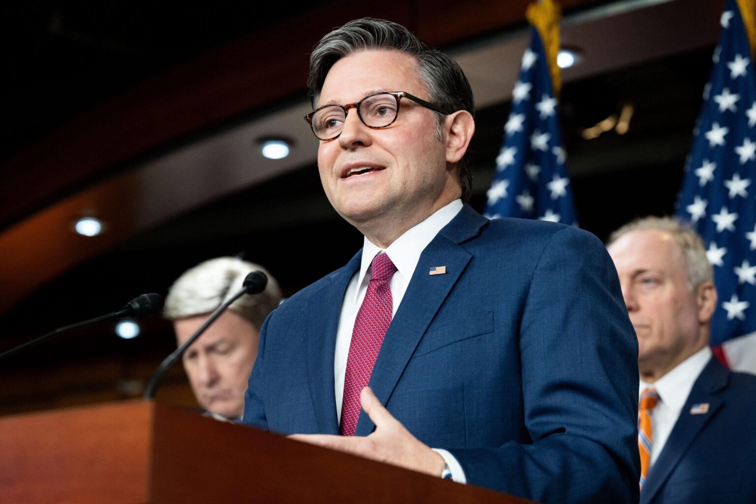 Der Republikaner im Repräsentantenhaus sagt, Mike Johnson „funktioniere wie ein Mitarbeiter“ für Trump, der ihn „schwach“ sehen will