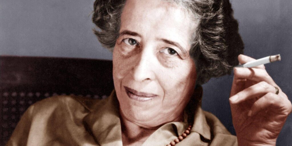 Hannah Arendt und die Freiheit des Denkens | Die politischen Katastrophen des 20. Jahrhunderts waren ihr Lebensthema. Sie sah ihre Aufgabe als politische Denkerin darin, die Welt und die Menschen zu verstehen. Die politische Theoretikerin starb vor 50 Jahren
